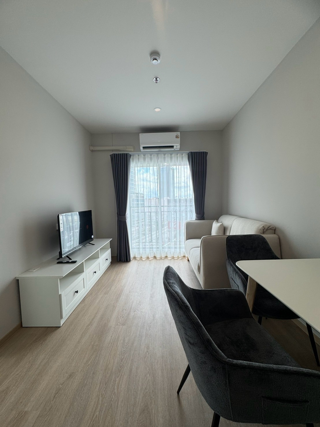 SVR-638 Condo for rent Lumpini Place Chaengwattana-Pak Kret Station, size 35 sq m., 1 bedroom, 10th floor. SVR-638 Condo for rent Lumpini Place Chaengwattana-Pak Kret Station, size 35 sq m., 1 bedroom, 10th floor.