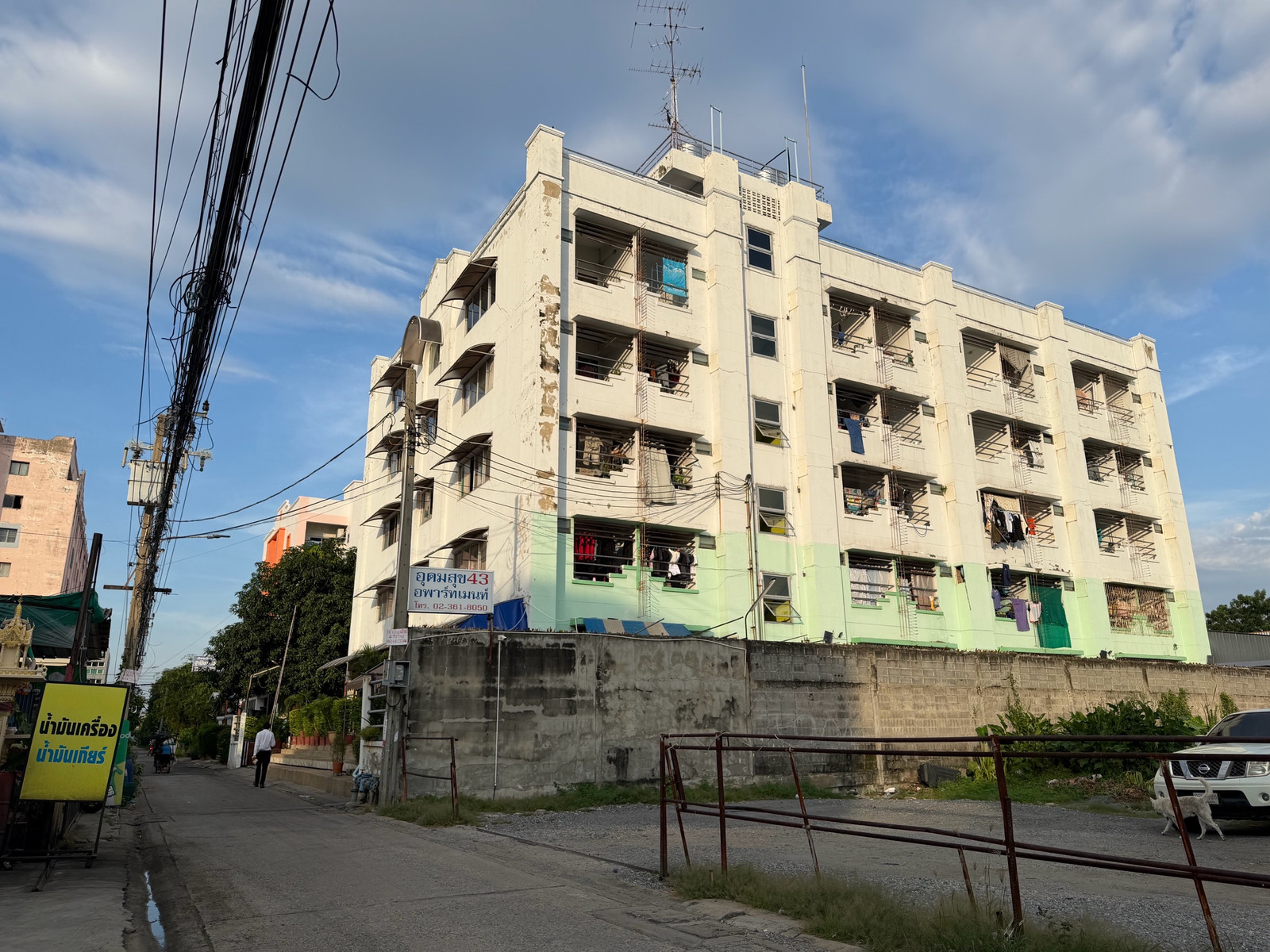 79 apartments for sale, Udomsuk 43, on almost 1.5 rai of land. 79 apartments for sale, Udomsuk 43, on almost 1.5 rai of land.