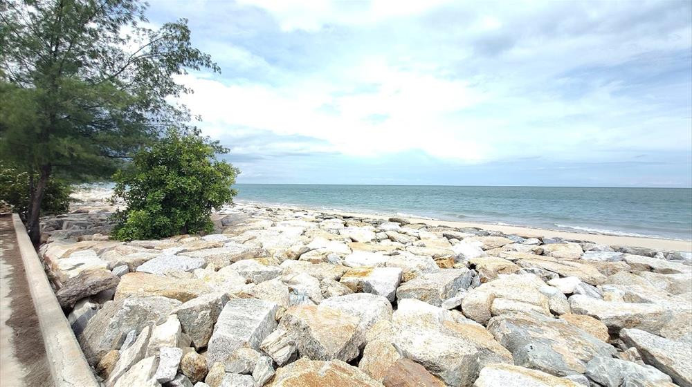 ขายที่ดินติดทะเลสามร้อยยอด ใกล้ปราณบุรี หลังติดภูเขา หน้ากว้างกว่า 25 เมตร  – รูปที่ 3