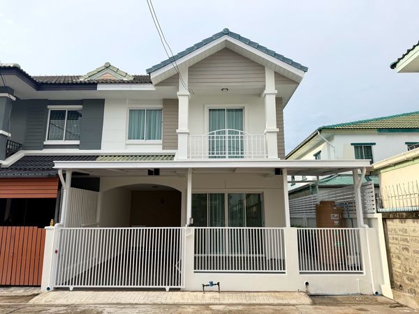 ขายทาวน์เฮ้าส์ 2 ชั้น หมู่บ้านสินทรัพย์ 1 รังสิต - คลองสี่ ซอย 17 หลังมุม เนื้อที่ 25.2 ตารางวา 3 ห้องนอน ถนนรังสิตนครนายก ตำบลบึงยี่โถ อำเภอธัญบุรี ปทุมธานี