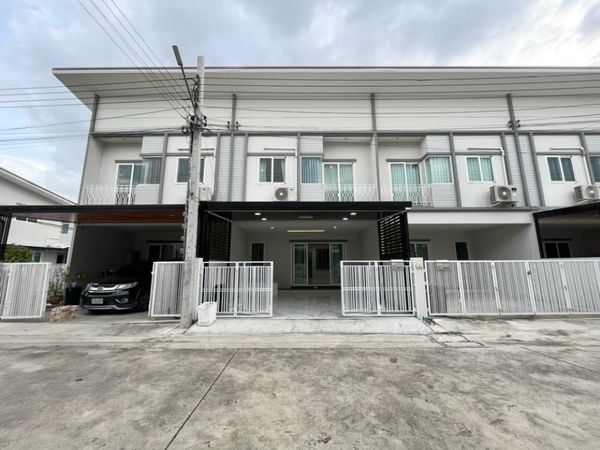 ขายทาวน์โฮม เดอะ มิราเคิล เพชรเกษม 63 โครงการ 3 บ้านสภาพดี ต่อเติมครบ พร้อมอยู่