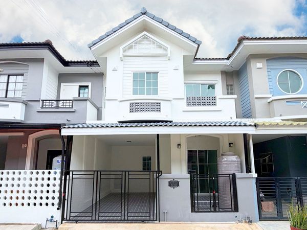ขายทาวน์เฮ้าส์ 2 ชั้น หมู่บ้านวรางกูล รังสิต-ลำลูกกา คลอง 3 (ฝั่งตะวันตก) ซอย 6 เนื้อที่ 18.4 ตารางวา 3 ห้องนอน ตำบลลาดสวาย อำเภอลำลูกกา จังหวัดปทุมธานี