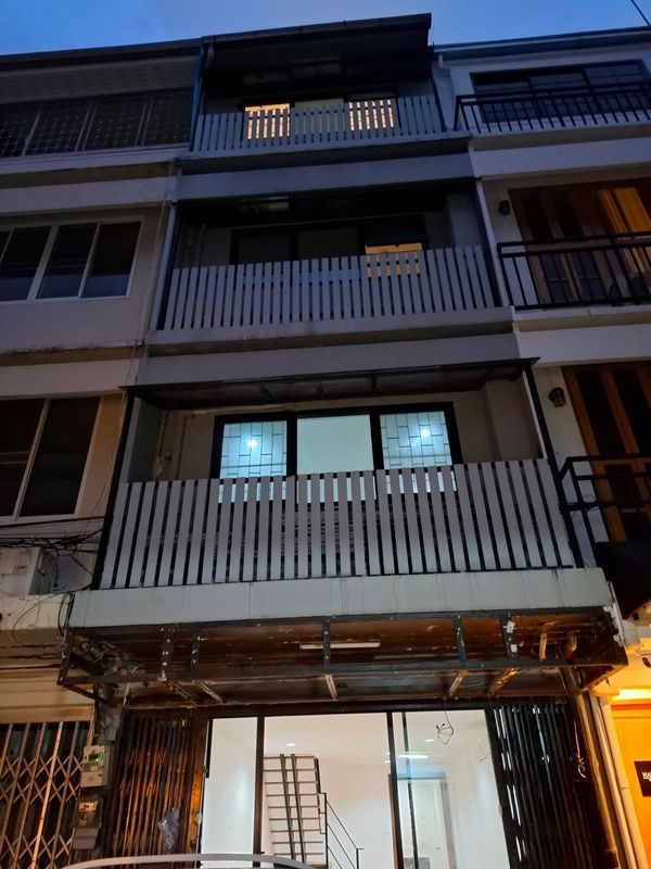 LTHC16236 - Commercial Shophouse FOR SALE Soi Phaya Nak | 180 sq.m. | 4 Storeys | 3 Beds 2 Baths | 400m to BTS Ratchathewi | 14MB | อาคารพาณิชย์ขาย ราชเทวี