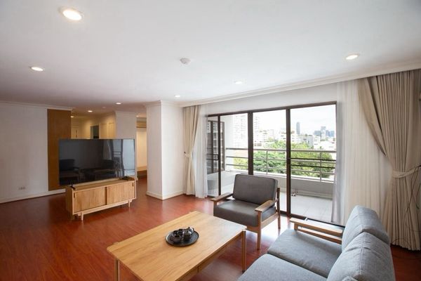 LTH16246 Pet-Friendly Large Duplex Apartment for Rent near BTS Phrom Phong | 378 Sq.m. | 3+1 Beds | 5 Baths | 180K/Month