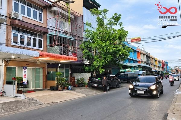ขายอาคารพาณิชย์ 3 ชั้น ติดถนนโกสุมรวมใจ ดอนเมือง ใกล้สนามบินดอนเมือง