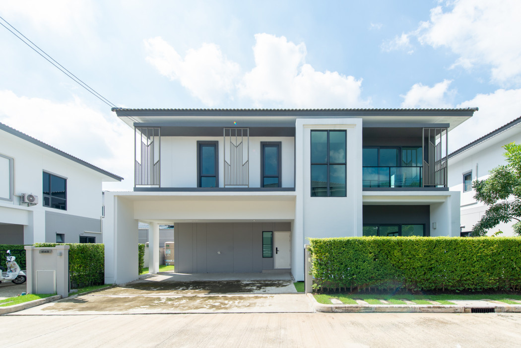 ขายบ้านเดี่ยวหลังมุม 2 ชั้น โครงการ พีเว่ รามอินทรา - วงแหวน สภาพใหม่ ติดถนนใหญ่กาญจนาภิเษก ขนาด 64 ตรว