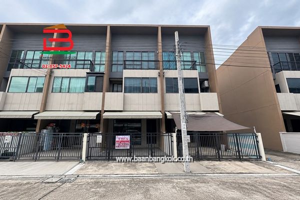ทาวน์โฮม 3 ชั้น บ้านกลางเมือง ลาดพร้าว-เสรีไทย (ซอยเสรีไทย 52) เนื้อที่ 18.1 ตร.ว. ใกล้โรงเรียนทรงวิทย์ศึกษา ถนนเสรีไทย แขวงคันนายาว เขตคันนายาว