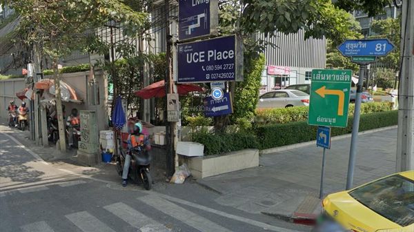 ขายบ้านพร้อมที่ดินหลังห้างเซนจูรี่ อ่อนนุช ทำเลทอง ห่างสถานีรถไฟฟ้าเพียง 400 เมตร เหมาะสร้างบ้านหรือประกอบกิจการ