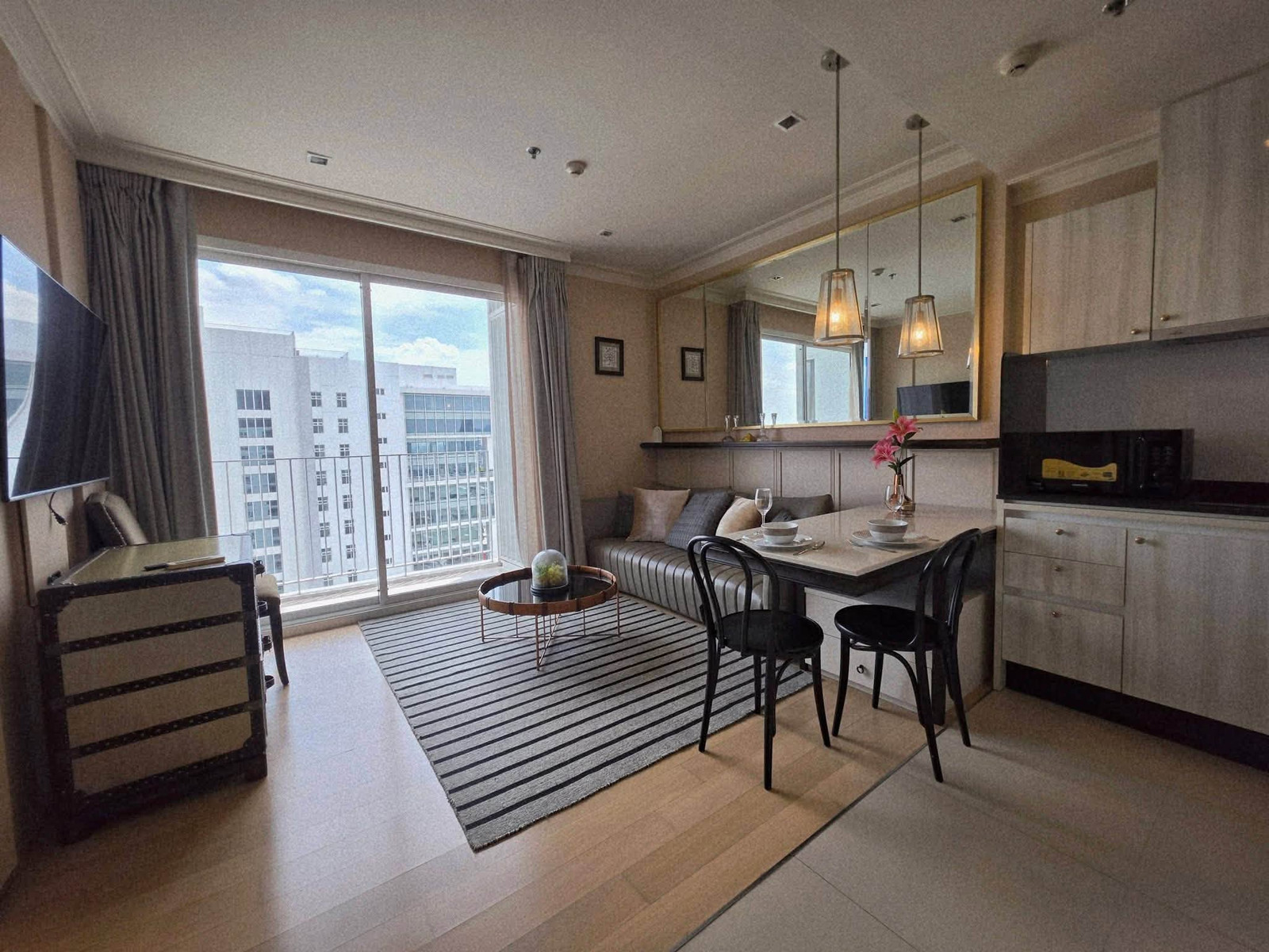 FOR RENT 📍 HQ Thonglor (เอช คิว ทองหล่อ) ปล่อยเช่าเพียง 35,000 บาท / เดือน