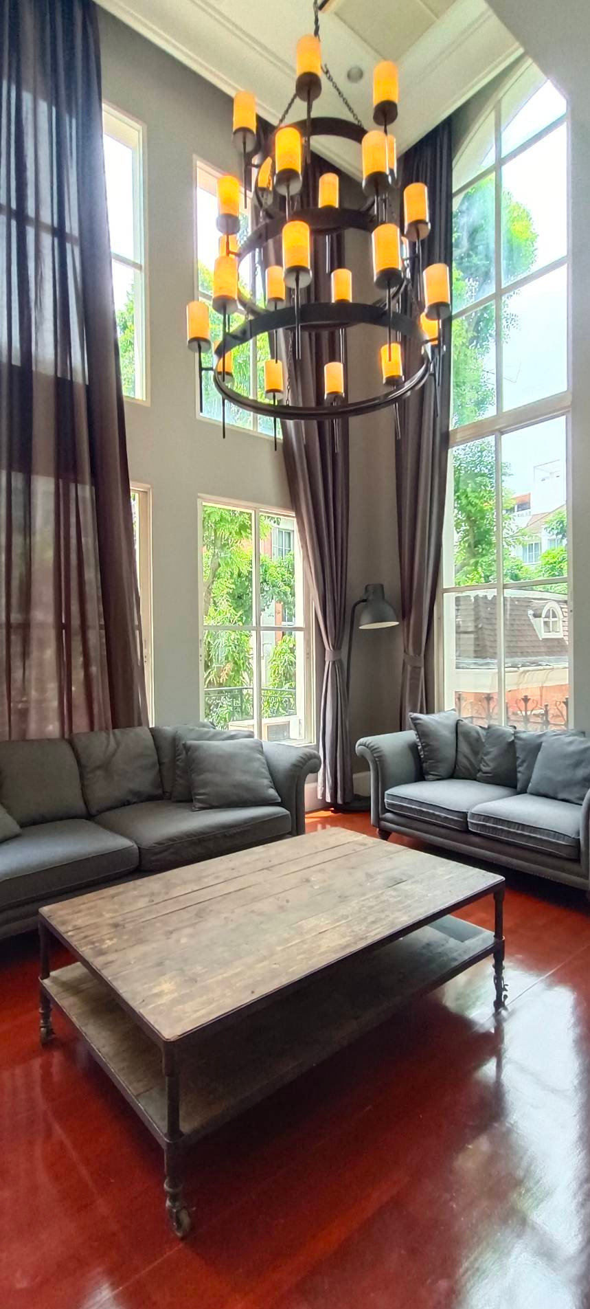 ็Hot Price ! Luxurious house for rent, newly decorated, English style, in the heart of Thonglor Soi 14, Klang Krung Village. ็Hot Price ! Luxurious house for rent, newly decorated, English style, in the heart of Thonglor Soi 14, Klang Krung Village.