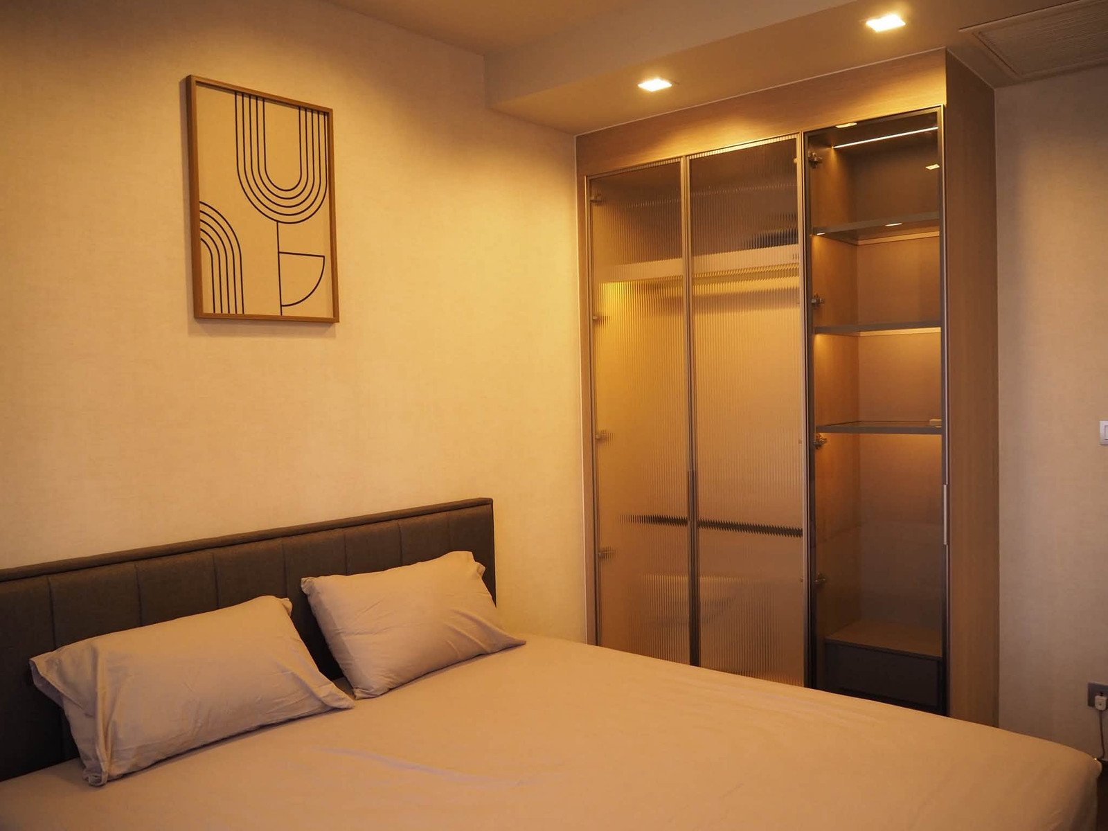 Condo for rent Ideo Q Victory, next to BTS Victory Monument Station, 0 meters.