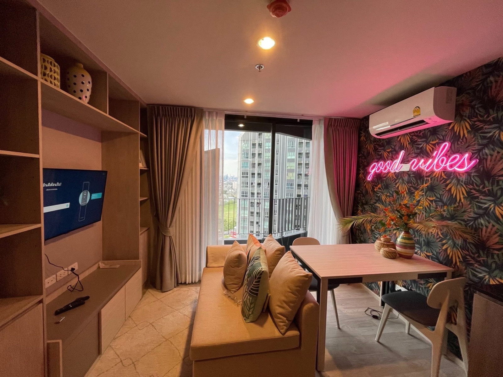 Luxury condo next to BTS Bangna, Ideo Mobi Sukhumvit East Point, high floor, beautiful open view, fully furnished, ready to move in, good price 5 million baht. Luxury condo next to BTS Bangna, Ideo Mobi Sukhumvit East Point, high floor, beautiful open view, fully furnished, ready to move in, good price 5 million baht.