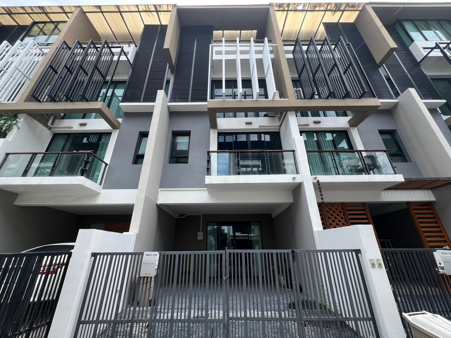 🏡 เช่า Townhome ใหญ่-ใหม่ เล่นระดับ กว้าง อยู่สบาย |  สุขุมวิท 50 ใกล้ BTS อ่อนนุช ในงบ 50,000 บาท/เดือน 