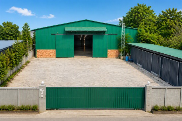 near BanPhru Fresh Market 450 m. Warehouse for rent Songkhla and Wat Phra Bat 600 m. in Hat Yai. T