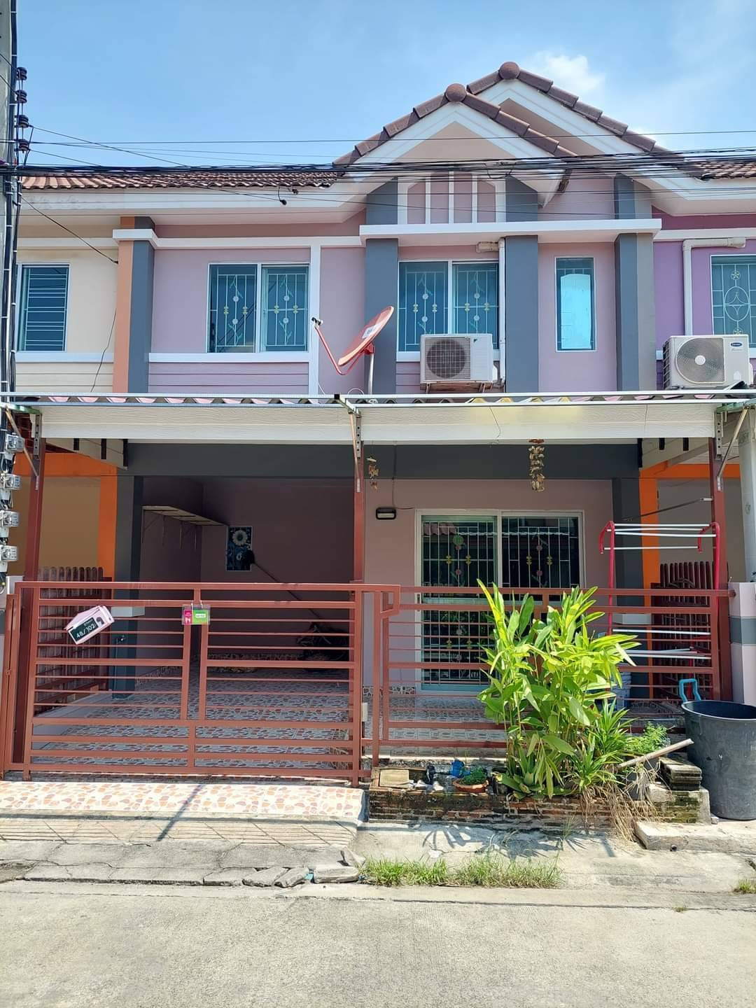 ทาวน์เฮ้าส์2ชั้น หมู่บ้านพฤกษา46  ติวานนท์-รังสิต เลียบคลองประปา ปทุมธานี