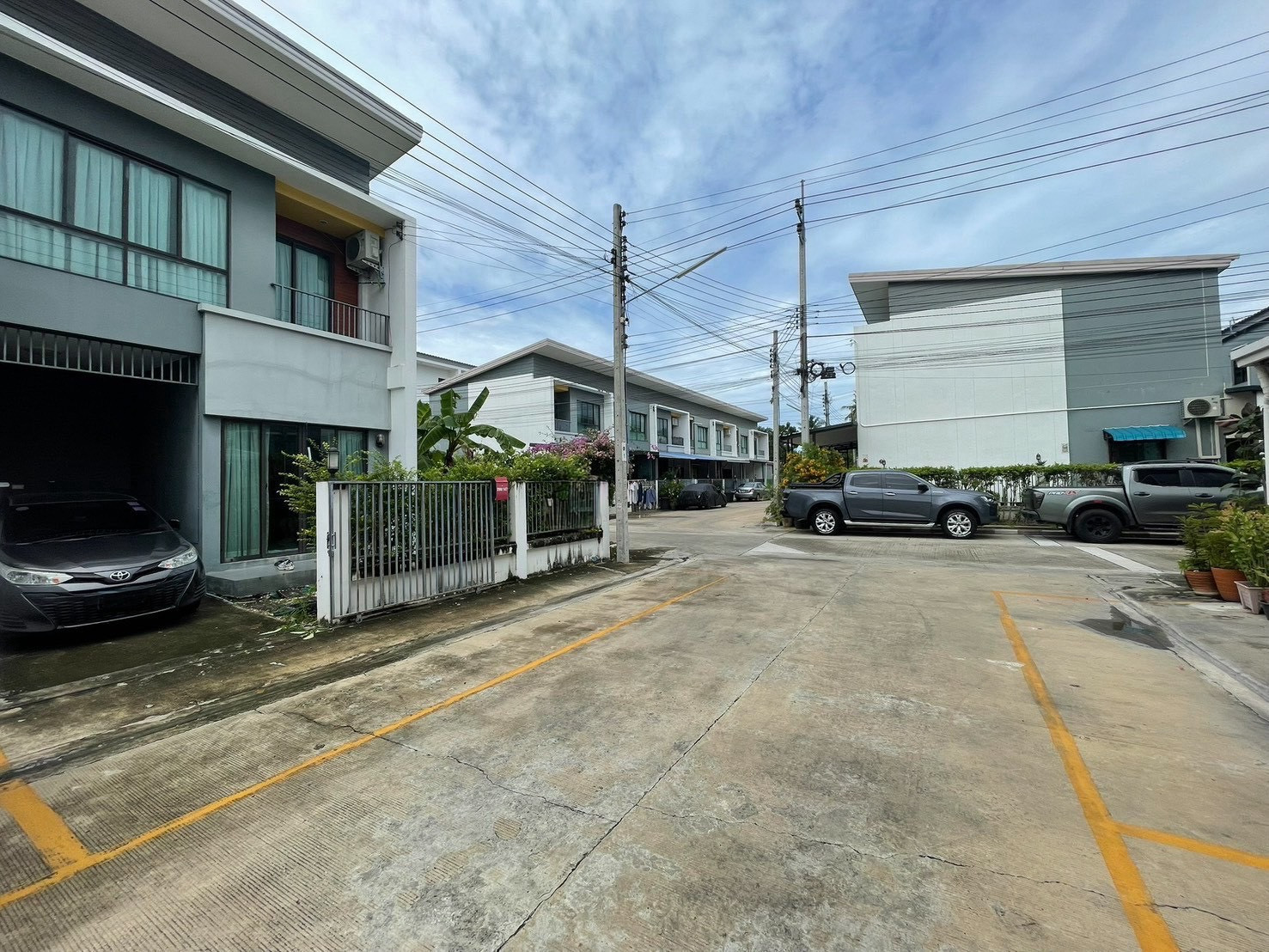 ทาวน์โฮมหลังมุม เพชรเกษม–บางแค พื้นที่ 30.4 ตร.ว. 4 ห้องนอน ใกล้รถไฟฟ้าสายสีน้ำเงิน ขาย The O Zone Petchkasem 53 (ดิ โอโซน เพชรเกษม 53) ทาวน์โฮม 2 ชั้น หลังมุม มีพื้นที่สวนด้านข้าง – รูปที่ 3