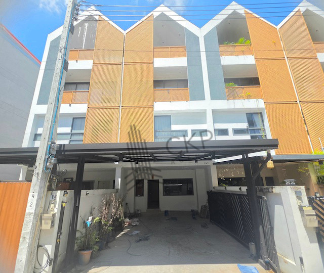 L260161 | ให้เช่า ทาวน์โฮม 4 ชั้น The Loft by iZen – นาคนิวาส 48 สไตล์ Modern Loft ใจกลางลาดพร้าว ได้พื้นที่ใช้สอยระดับบ้านเดี่ยว เหมาะทั้งอยู่อาศัยและทำ Home Office สำหรับคนที่ต้องการบ้านในเมือง ฟังก์ชันครบ และเดินทางสะดวก L260161 | ให้เช่า ทาวน์โฮม 4 ชั้น The Loft by iZen – นาคนิวาส 48 สไตล์ Modern Loft ใจกลางลาดพร้าว ได้พื้นที่ใช้สอยระดับบ้านเดี่ยว เหมาะทั้งอยู่อาศัยและทำ Home Office สำหรับคนที่ต้องการบ้านในเมือง ฟังก์ชันครบ และเดินทางสะดวก