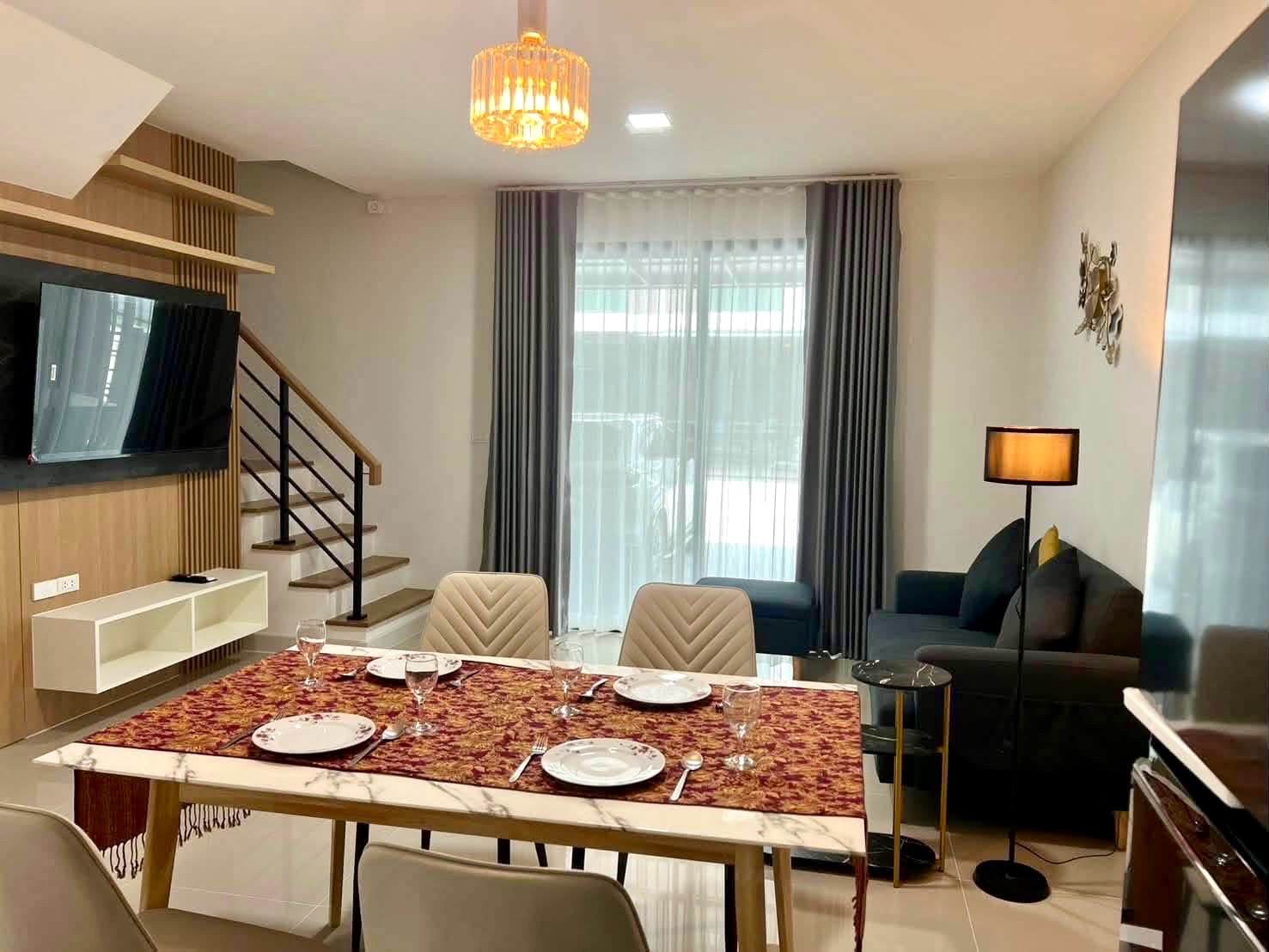 🌟ให้เช่าทาวน์โฮมใหม่ พลีโน่ สุขุมวิท–บางนา 3 บ้าน 2 ชั้น ตกแต่งสวย พร้อมเฟอร์นิเจอร์ครบ เข้าอยู่ได้ทันที 3 ห้องนอน 2 ห้องน้ำ พื้นที่ใช้สอยลงตัว เหมาะสำหรับครอบครัว บ้านใหม่ สะอาด บรรยากาศเงียบสงบและเป็นส่วนตัว💥ค่าเช่า: 40,000 บาท/เดือน – รูปที่ 3