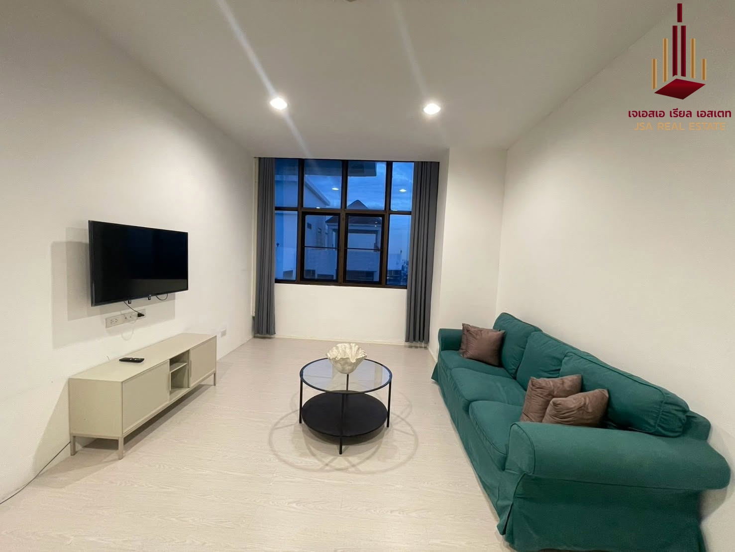 ✨ For Rent: The Empire Place Condo ✨ 💰 Only 23,000 THB/month