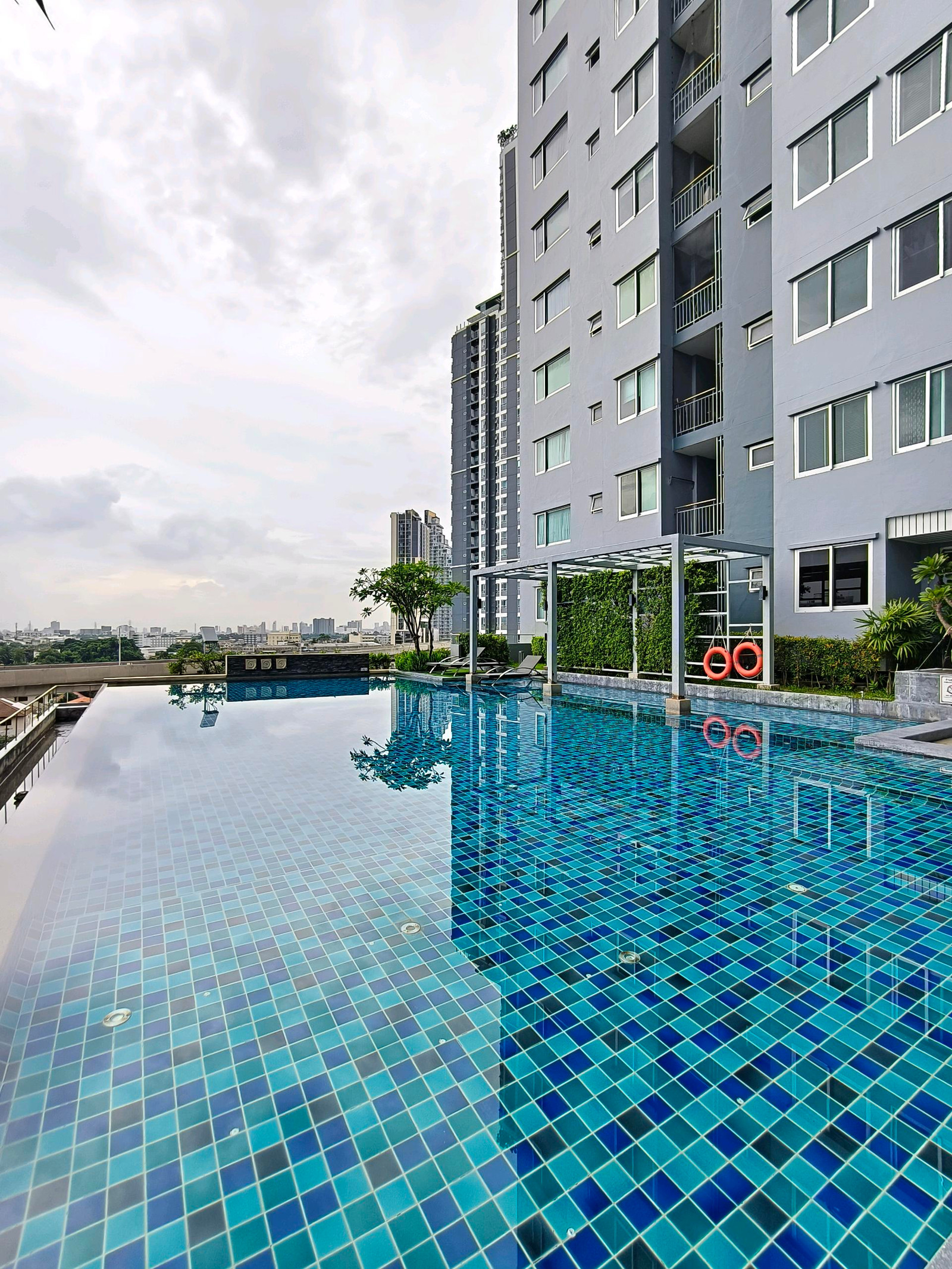 🔥 ขายเพียง 1.35 ล้านบาท! | ศุภาลัย วิสต้า ติวานนท์ ชั้น 19 🔥  🏙️ ขนาด 33.28 ตร.ม. | ชั้น 19 | ระเบียงทิศตะวันออก 🌅 วิวสวย รับแสงเช้า พร้อม วิวสระว่ายน้ำ + วิวรถไฟฟ้าสายสีม่วง 🚇 MRT แยกติวานนท์ เพียงประมาณ 300 เมตร 💰 ราคาขายเพียง 1,350,000 บาท – รูปที่ 2