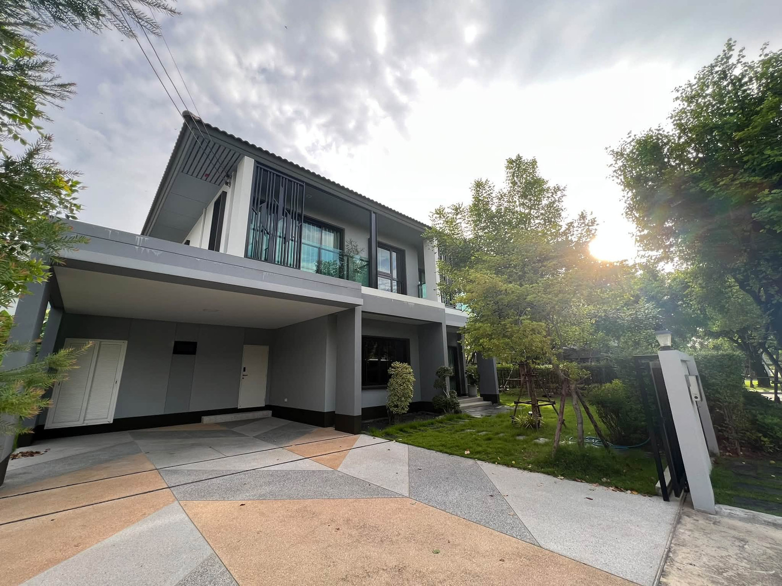 🏡 ให้เช่า 𝗕𝗨𝗥𝗔𝗦𝗜𝗥𝗜 𝗪𝗢𝗡𝗚𝗪𝗔𝗘𝗡–𝗢𝗡𝗡𝗨𝗧 | บ้านเดี่ยว 2 ชั้น | 106 ตร.ว. | 4 ห้องนอน | แปลงหัวมุม ✨ | บางนา กม.7