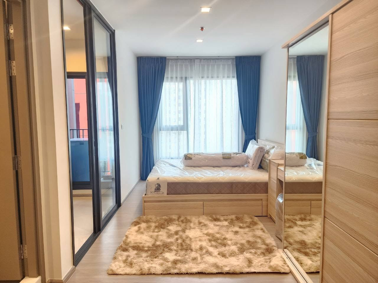 P-56882 Life Asoke Hype near MRT Phra Ram 9 (960m) | Beautifully Furnished with Washing Machine & Parking Space Line@easythaihome 085-592-2897 