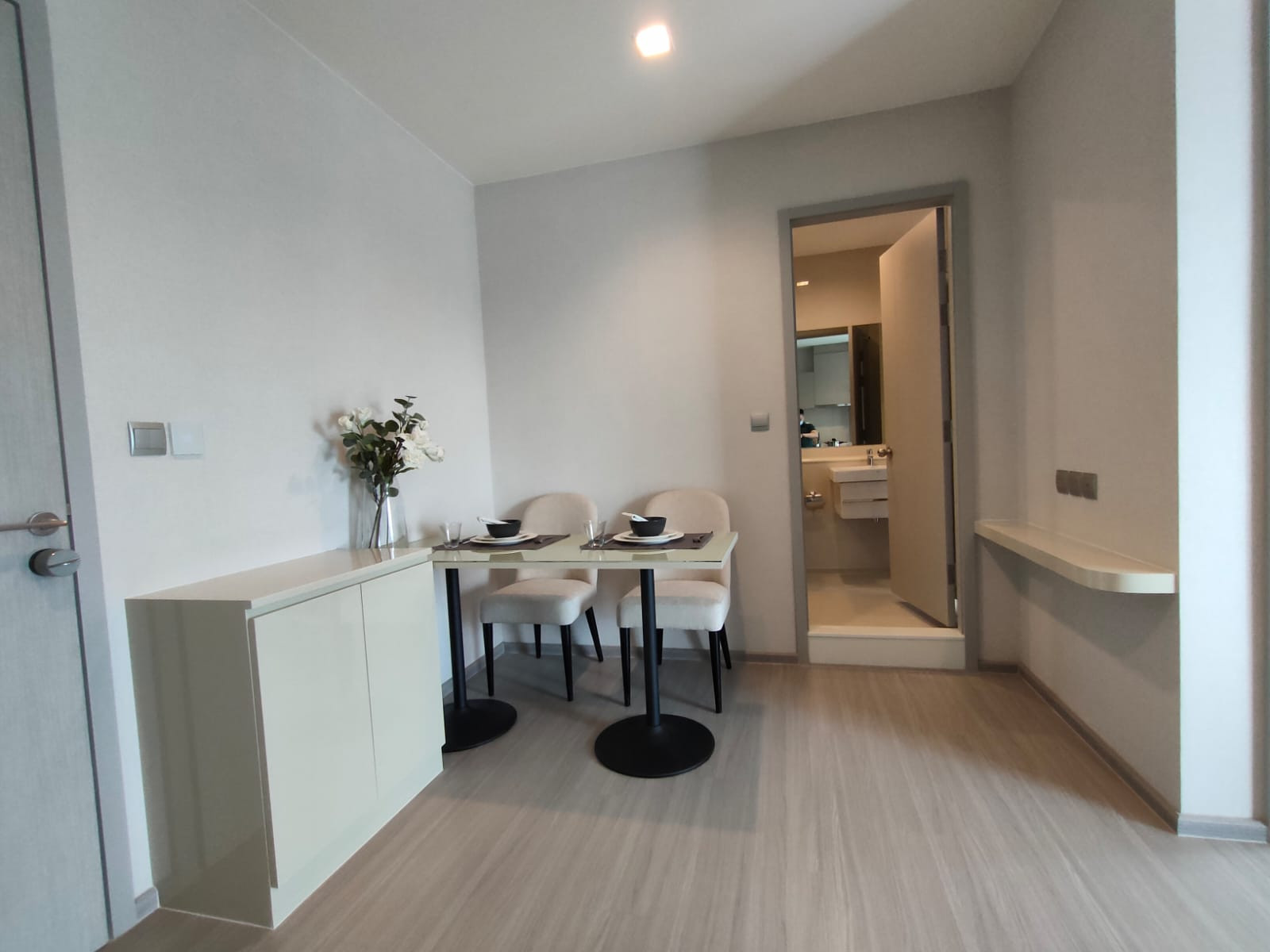 The keys are in our hands and we take care the unit— Available for immediate move-in. The keys are in our hands and we take care the unit— Available for immediate move-in.
