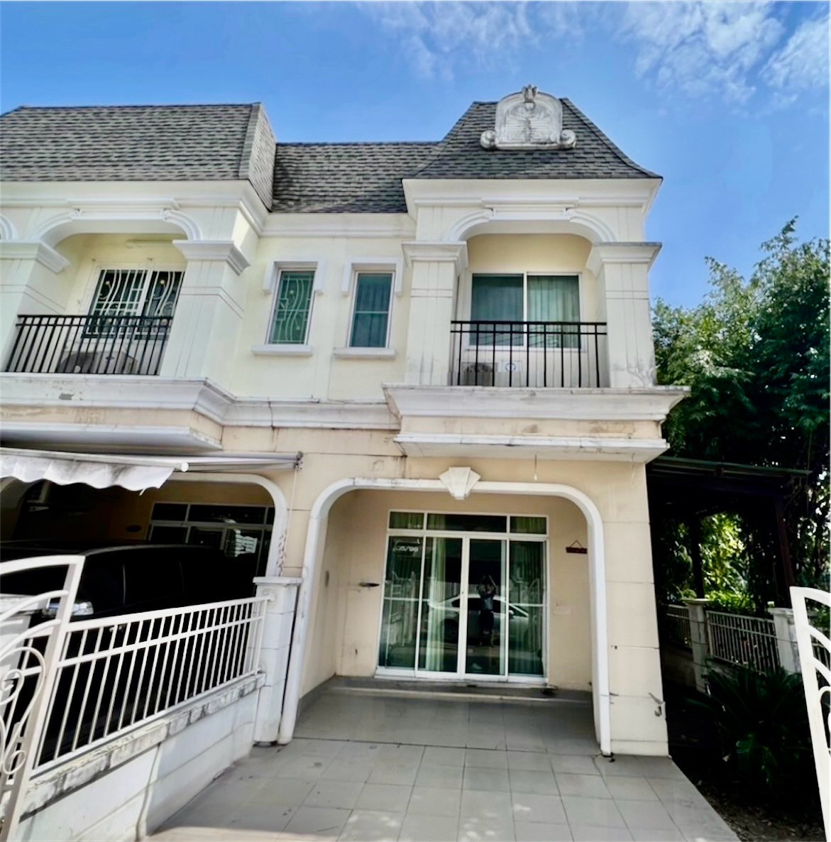 🏡 ทาวน์โฮมหลังมุม ติดถนนพระราม 5–ราชพฤกษ์ ใกล้วงเวียนพระราม 5 งบไม่ถึง 3 ล้าน ✨ 25.2 ตร.ว. หลังมุม ติดถนนใหญ่ | ราคา 2.99 ล้าน ✨ บ้านหลังมุม ติดถนนเมนภายในโครงการ ได้พื้นที่ด้านข้าง เพิ่มความโปร่งและความเป็นส่วนตัว ตัวบ้านสไตล์ยุโรป 🏡 ทาวน์โฮมหลังมุม ติดถนนพระราม 5–ราชพฤกษ์ ใกล้วงเวียนพระราม 5 งบไม่ถึง 3 ล้าน ✨ 25.2 ตร.ว. หลังมุม ติดถนนใหญ่ | ราคา 2.99 ล้าน ✨ บ้านหลังมุม ติดถนนเมนภายในโครงการ ได้พื้นที่ด้านข้าง เพิ่มความโปร่งและความเป็นส่วนตัว ตัวบ้านสไตล์ยุโรป