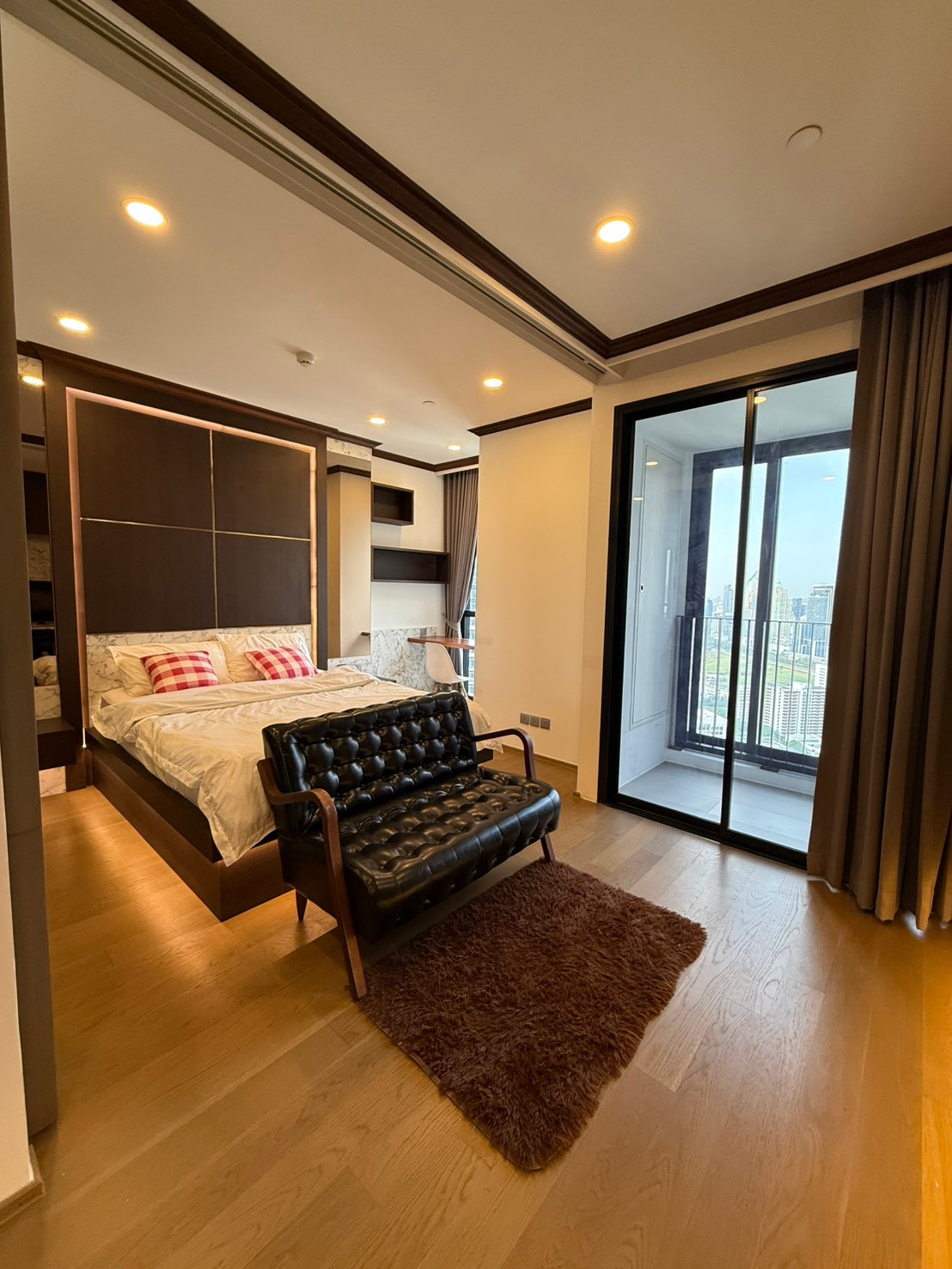 P-52600 Luxury High Floor View! Ashton Chula-Silom 1 Bed 35 sq.m. Fully Furnished with Washing Machine Line@easythaihome 085-592-2897 P-52600 Luxury High Floor View! Ashton Chula-Silom 1 Bed 35 sq.m. Fully Furnished with Washing Machine Line@easythaihome 085-592-2897