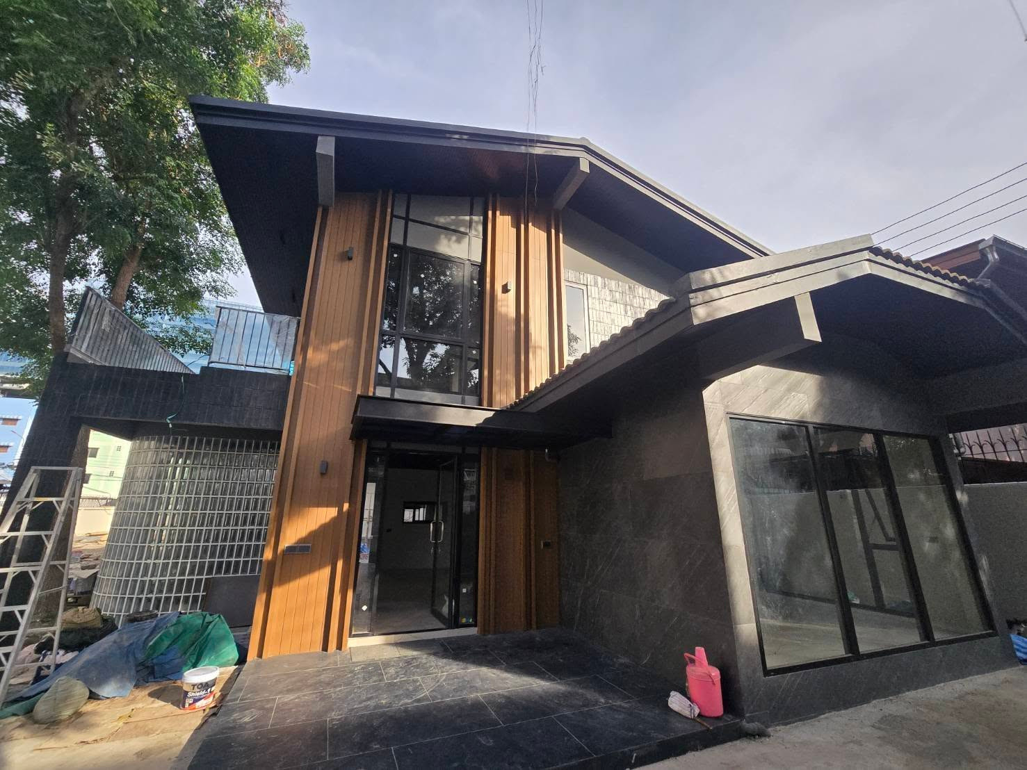 🟢 Commercial building space for rent/renovated house for Commercial Space, suitable for a restaurant, cafe.