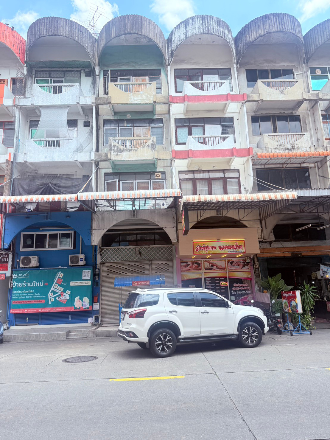 Commercial Shophouse for Sale: 4-Story (12 Sq. Wah) in Baan Thipawal 1, Thepharak Road Commercial Shophouse for Sale: 4-Story (12 Sq. Wah) in Baan Thipawal 1, Thepharak Road
