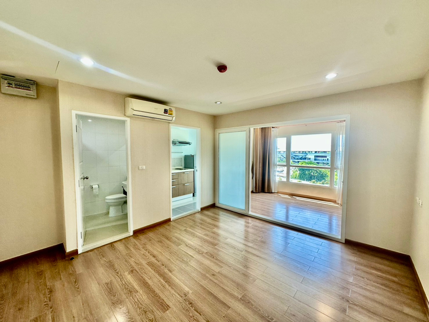 Condo for sale and rent, The Nigh Condo Ngamwongwan project: The Nigh Condo Ngamwongwan, 33.55 square meters, 8th floor. Condo for sale and rent, The Nigh Condo Ngamwongwan project: The Nigh Condo Ngamwongwan, 33.55 square meters, 8th floor.