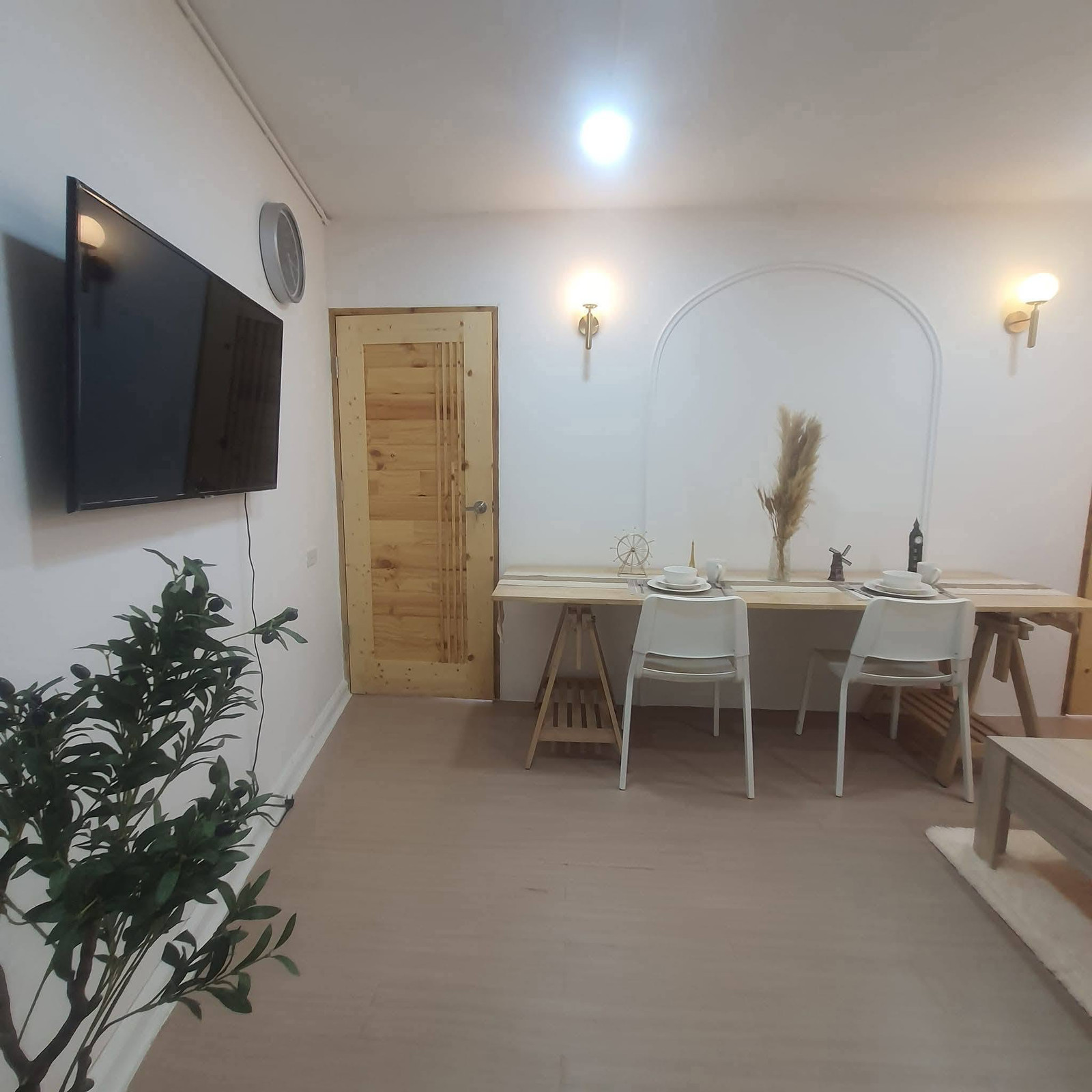  Chom Doi Condo (2 bedrooms) in the Nimman area. Features a view of Doi Suthep and comes fully furnished with all electrical appliances.  