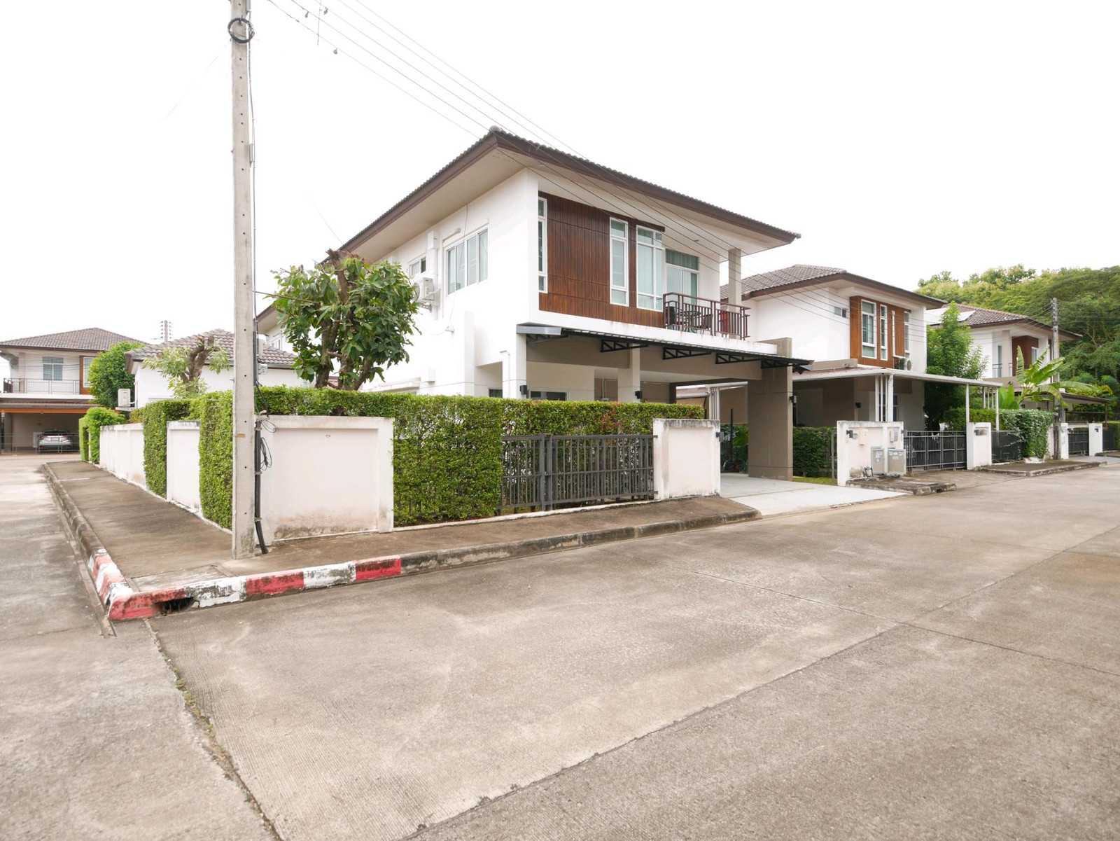 Baan Ornsirin 11, San Sai, corner plot, garden front, not next to anyone (with positive pressure system/TOU meter) Baan Ornsirin 11, San Sai, corner plot, garden front, not next to anyone (with positive pressure system/TOU meter)