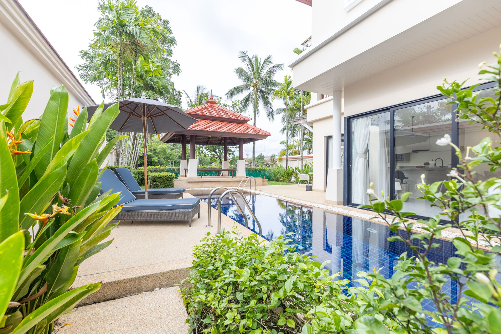 วิลล่าหรู 5 ห้องนอนวิวทะเลสาบ Laguna Phuket รีโนเวทใหม่ พร้อมอยู่ - U6716584 วิลล่าหรู 5 ห้องนอนวิวทะเลสาบ Laguna Phuket รีโนเวทใหม่ พร้อมอยู่ - U6716584