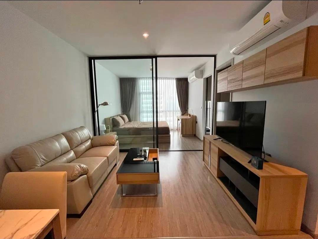 RARE ITEM! For rent RHYTHM Ekkamai, 24th floor, north side, clear view, not hot! Only 200 meters from BTS Ekkamai ✨ Beautiful room, great condition, fully decorated, ready to move in immediately! Answering the needs of city life that loves convenience, ea