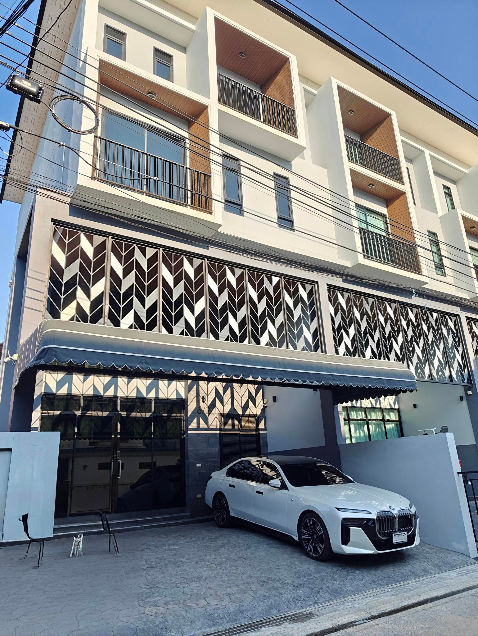 🟢 ให้เช่า Luxury Home Office 3 ชั้นครึ่ง หลังมุม โครงการ ไดมอนด์ วิลล์ ลาดพร้าว-วังหิน ซอย 4