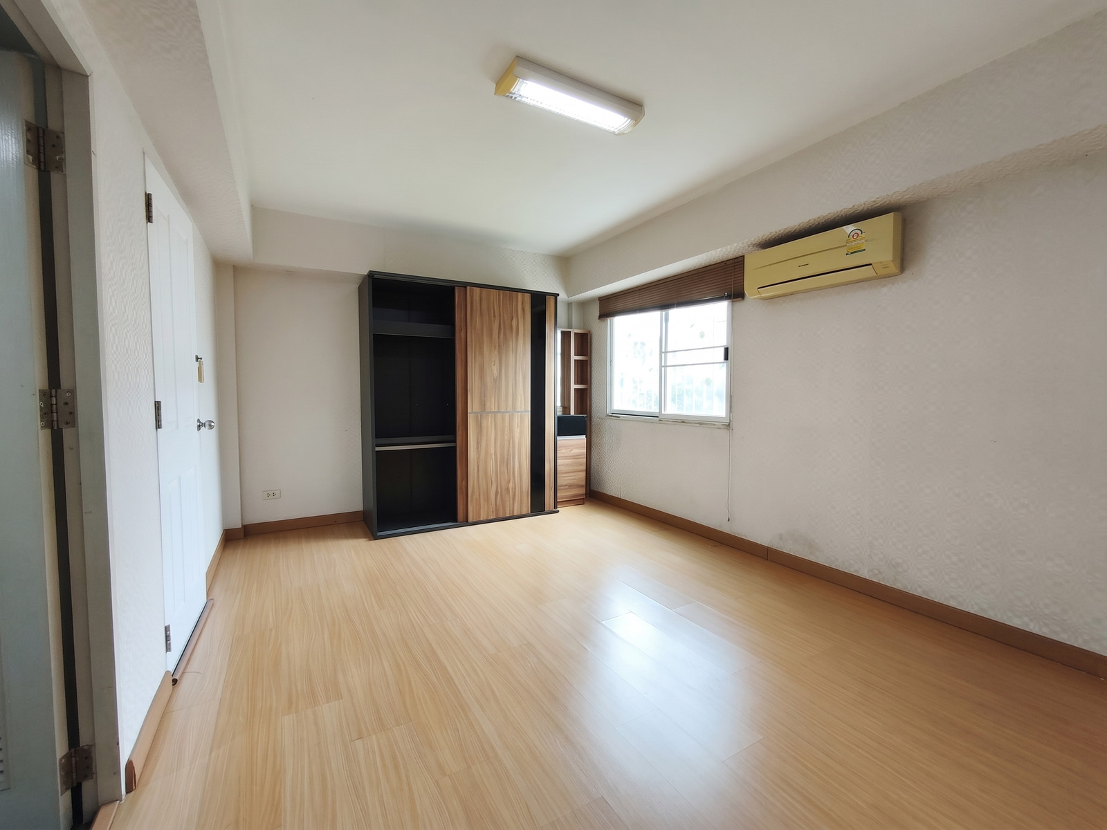 🏤 ดีลดีที่สุดแห่งปี! ทาวน์เฮ้าส์ 3 ชั้นหลังมุม “หมู่บ้านนวนิช“ เพียง 1.99 ล้าน – รูปที่ 4