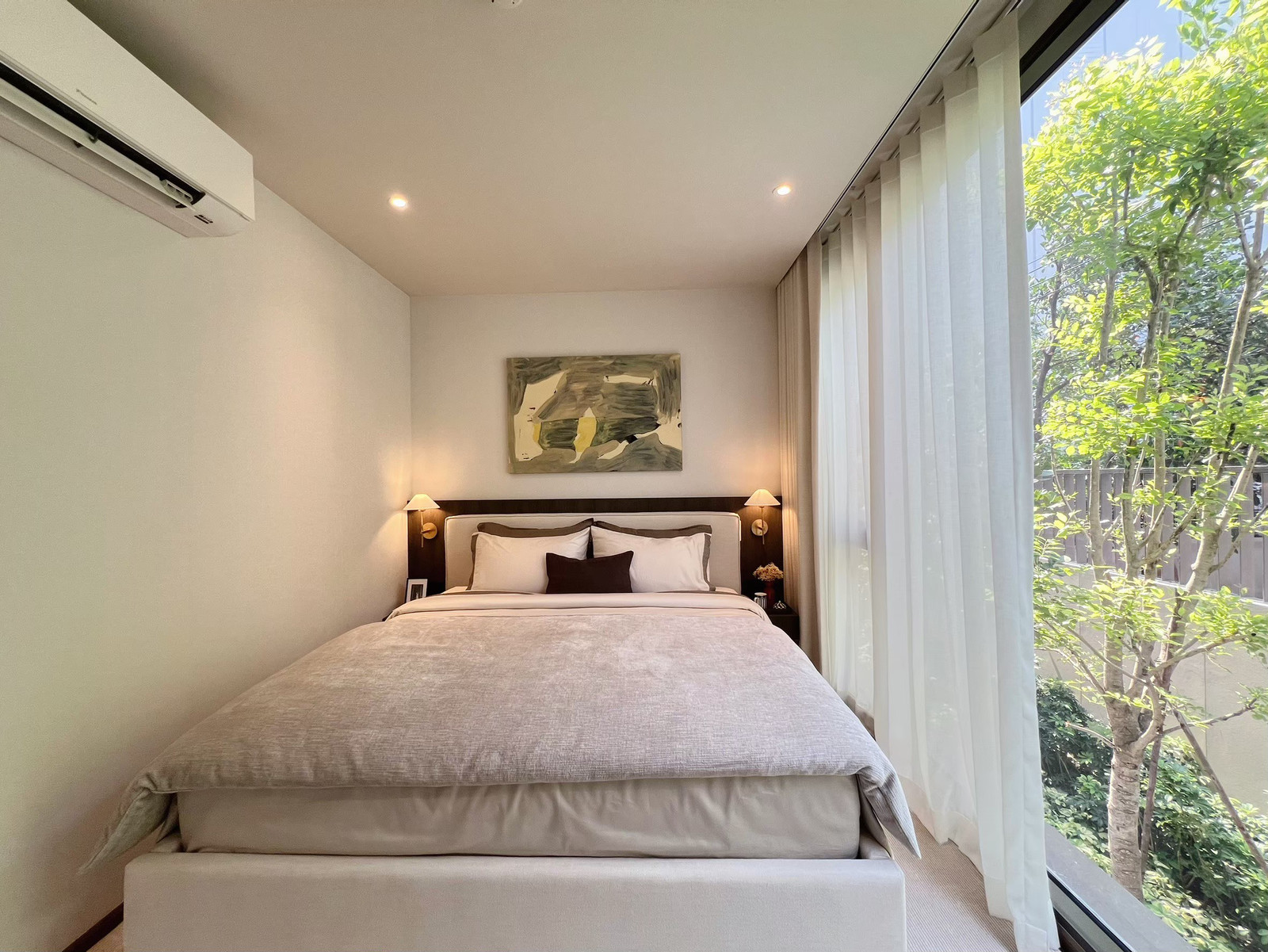 Via 61 by Sansiri, live the city life with your favorite pet! Premium location near BTS Ekkamai, only 57 families, starting at 10.99 million baht. Line: @wsrcondo call 061-6166142