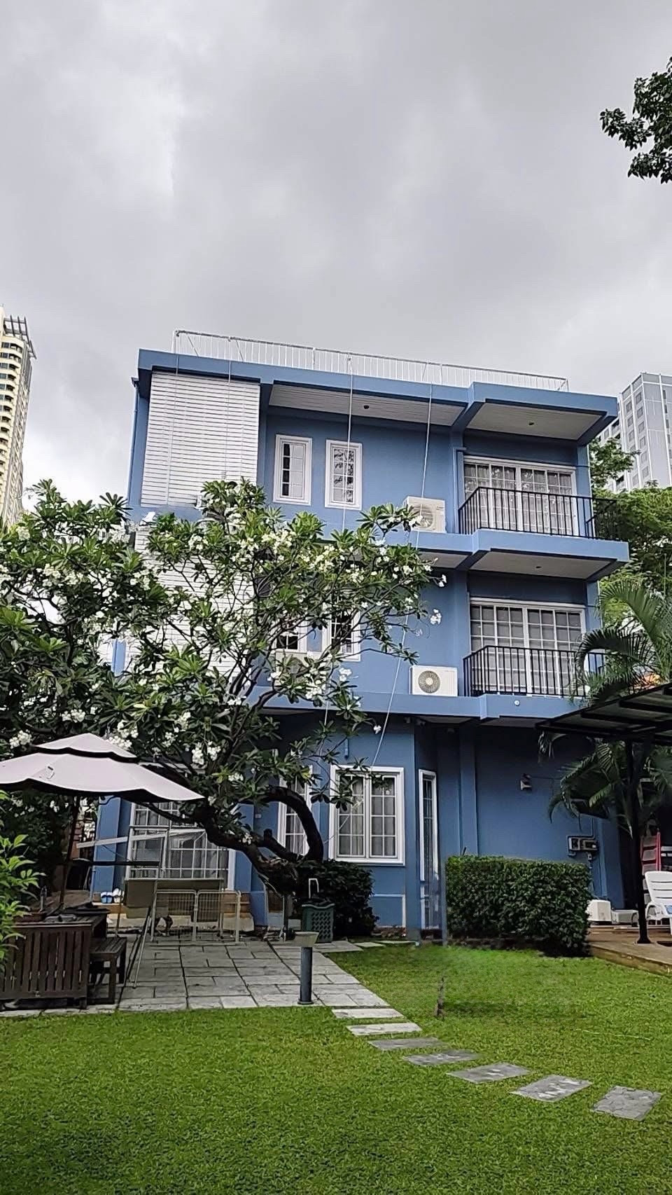 Investment House for Sale on Sukhumvit Soi 26 with a Tenant and 157.5 Sq.wah of Land Investment House for Sale on Sukhumvit Soi 26 with a Tenant and 157.5 Sq.wah of Land