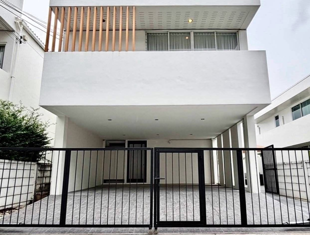 🌊 COURTYARD VILLA RAMA 9 | บ้านเดี่ยวพูลวิลล่าส่วนตัว | 4 ห้องนอน | 340 ตร.ม. | เฟอร์นิเจอร์ครบ – รูปที่ 3