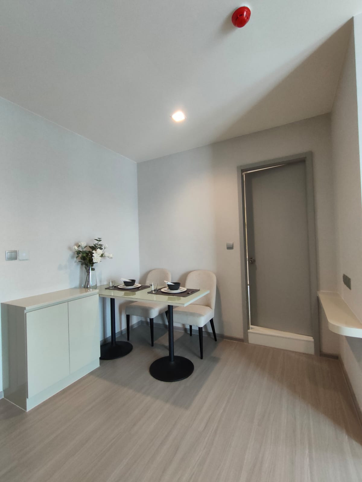 The keys are in our hands and we take care the unit— Available for immediate move-in. – รูปที่ 2