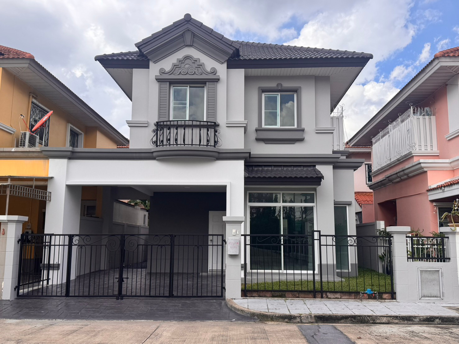ขายบ้านแฝด สไตล์บ้านเดี่ยว ติดถนนราชพฤกษ์ ใกล้วงเวียนพระราม 5 ราคาดีกว่าซื้อคอนโด✨ ใกล้ MRT สายสีม่วง สถานีบางรักใหญ่