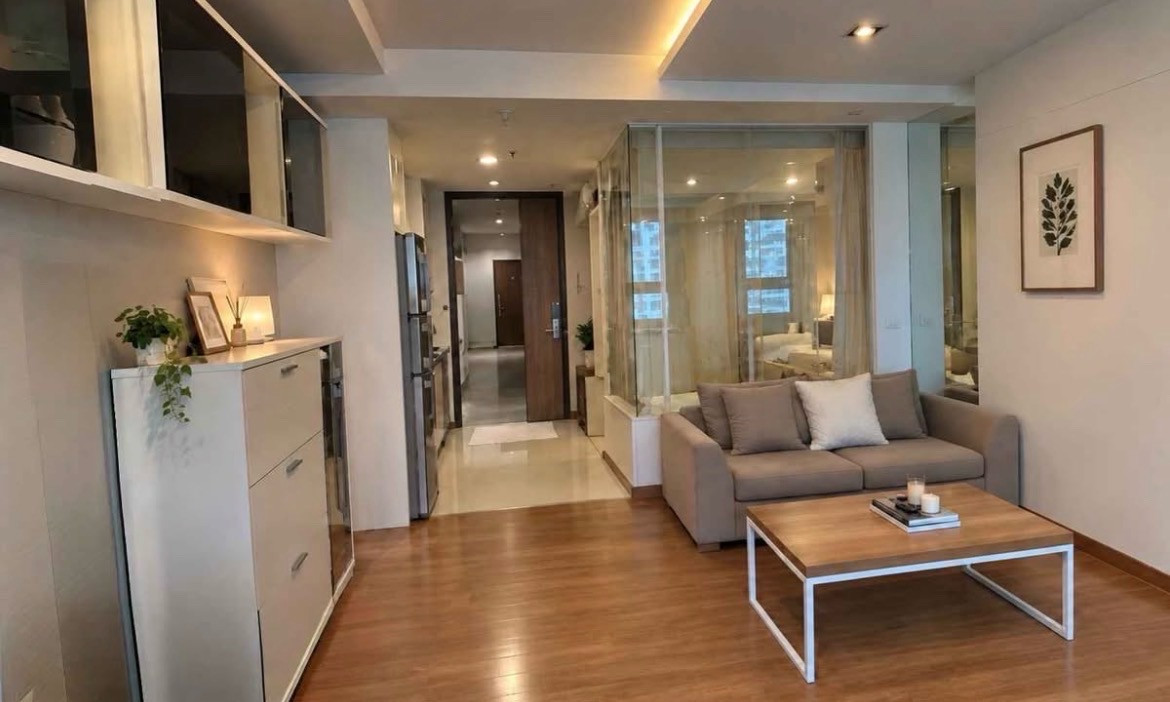 Investment opportunity, high yield! The Rajdamri Ratchadamri, beautiful pool view, renter 22,000 baht/month, long contract, 2 floors to choose from, near CentralWorld and Lumpini Park, best price 2.5 million baht! Investment opportunity, high yield! The Rajdamri Ratchadamri, beautiful pool view, renter 22,000 baht/month, long contract, 2 floors to choose from, near CentralWorld and Lumpini Park, best price 2.5 million baht!