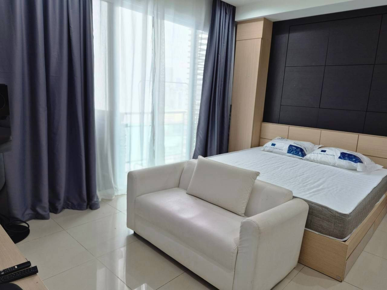 The Prime 11  ( Sukhumvit 11 )  BTS Nana 15,500