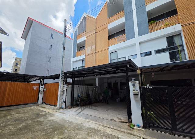 L260161 | ให้เช่า ทาวน์โฮม 4 ชั้น The Loft by iZen – นาคนิวาส 48 สไตล์ Modern Loft ใจกลางลาดพร้าว ได้พื้นที่ใช้สอยระดับบ้านเดี่ยว เหมาะทั้งอยู่อาศัยและทำ Home Office สำหรับคนที่ต้องการบ้านในเมือง ฟังก์ชันครบ และเดินทางสะดวก – รูปที่ 2