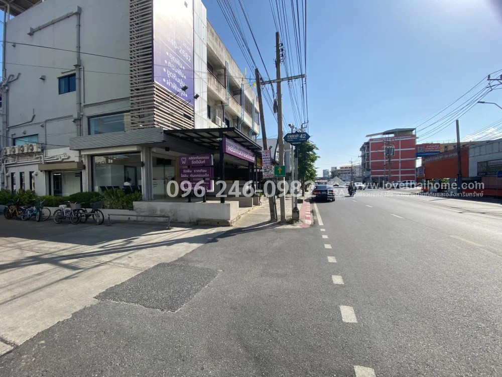 ขายที่ดินลาดปลาเค้า42 หมู่บ้านราณี2 แถมบ้าน ทำเลลาดพร้าว พื้นที่ 59 ตรว. ขายเพียง 5.5 ล้านบาทต่อรองได้ ราคาดีแบบนี้หายากแล้ว เดินทางสะดวก เข้า-ออกได้หลายเส้นทาง – รูปที่ 4