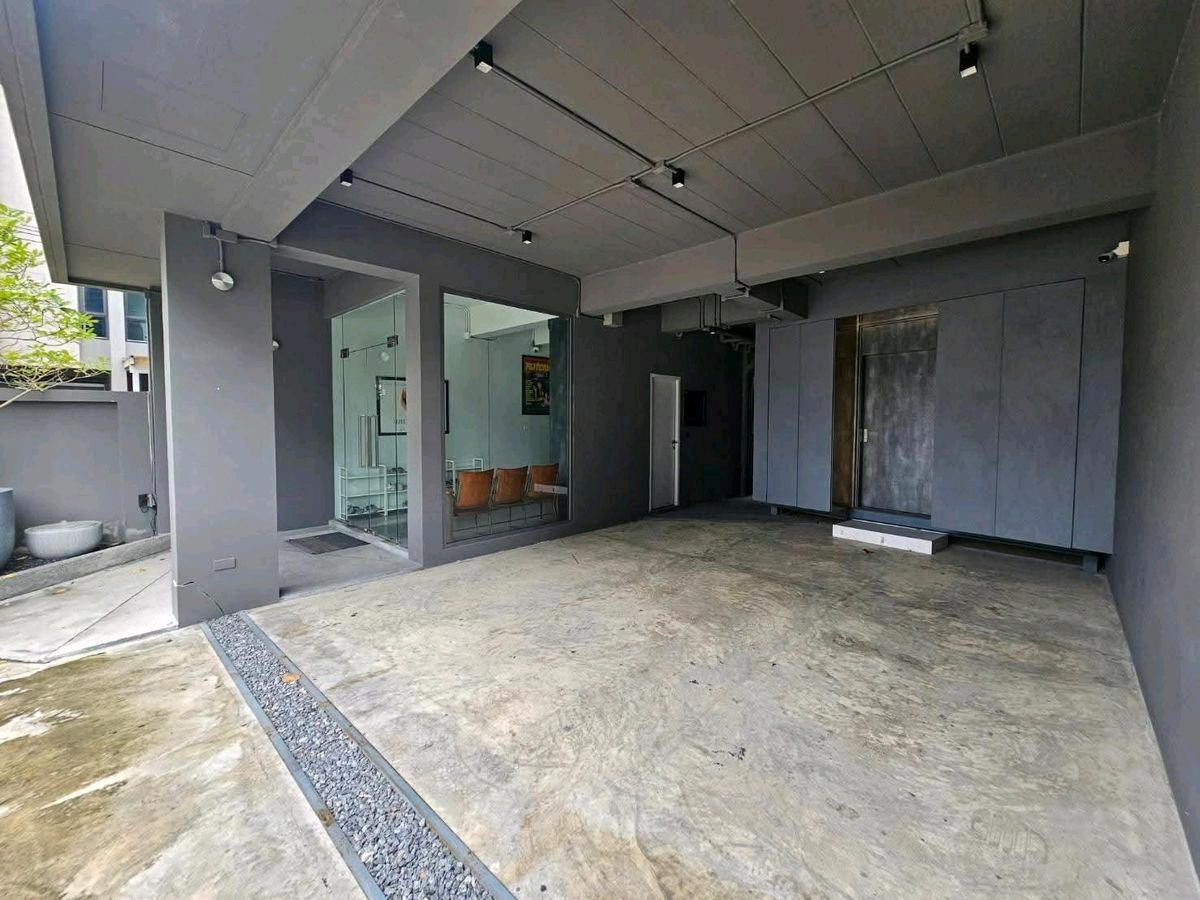 For Rent 𝑨𝑹𝑪𝑶 𝑯𝒐𝒎𝒆 𝑶𝒇𝒇𝒊𝒄𝒆 4 floors, along Ekkamai-Ramindra Expressway, corner house (next to Chic Republic), Soi Yothin Phatthana 11, potential location. – รูปที่ 3