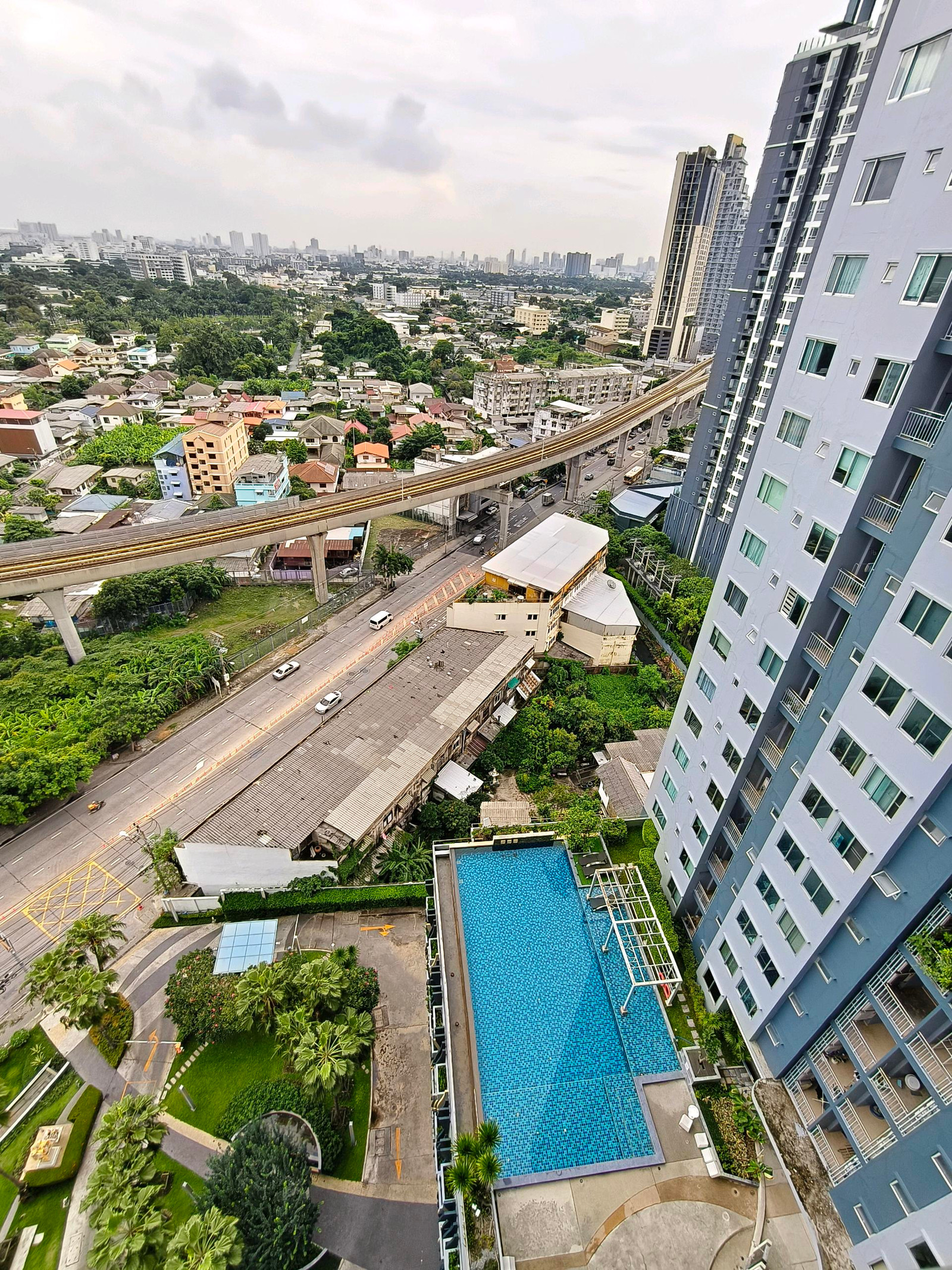 🔥 ขายเพียง 1.35 ล้านบาท! | ศุภาลัย วิสต้า ติวานนท์ ชั้น 19 🔥 🏙️ ขนาด 33.28 ตร.ม. | ชั้น 19 | ระเบียงทิศตะวันออก 🌅 วิวสวย รับแสงเช้า พร้อม วิวสระว่ายน้ำ + วิวรถไฟฟ้าสายสีม่วง 🚇 MRT แยกติวานนท์ เพียงประมาณ 300 เมตร 💰 ราคาขายเพียง 1,350,000 บาท 🔥 ขายเพียง 1.35 ล้านบาท! | ศุภาลัย วิสต้า ติวานนท์ ชั้น 19 🔥 🏙️ ขนาด 33.28 ตร.ม. | ชั้น 19 | ระเบียงทิศตะวันออก 🌅 วิวสวย รับแสงเช้า พร้อม วิวสระว่ายน้ำ + วิวรถไฟฟ้าสายสีม่วง 🚇 MRT แยกติวานนท์ เพียงประมาณ 300 เมตร 💰 ราคาขายเพียง 1,350,000 บาท