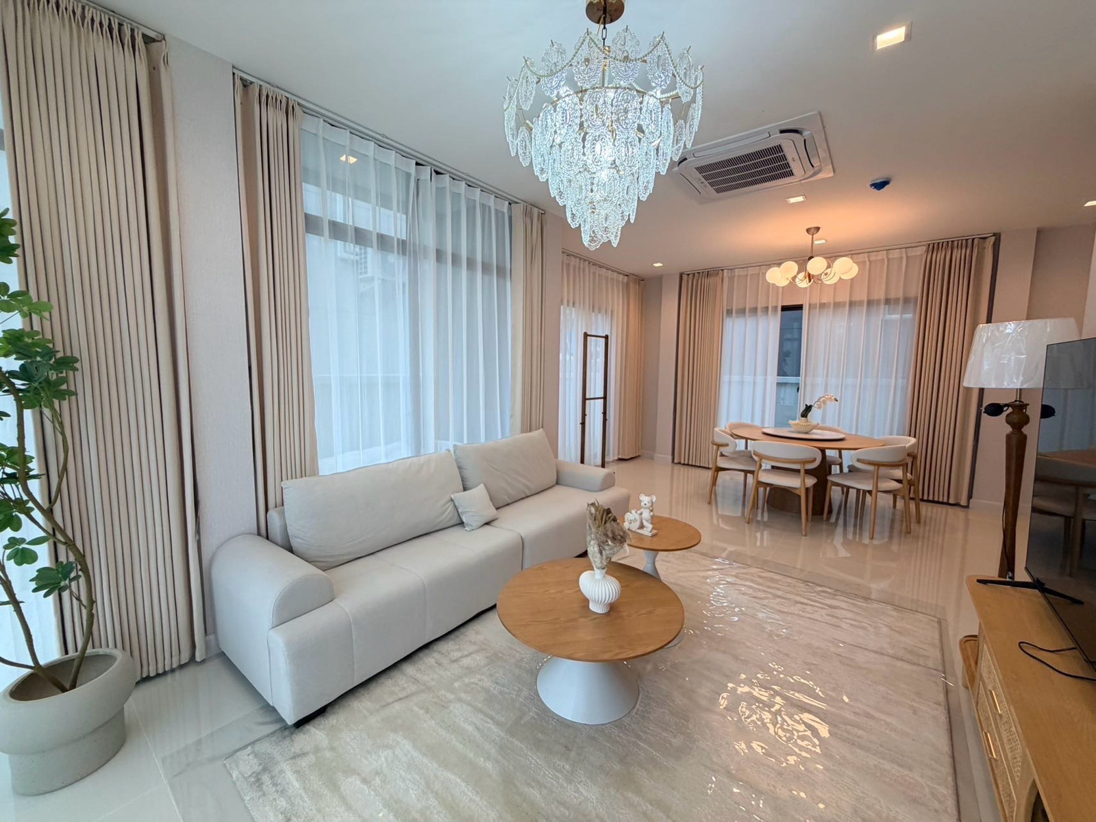 For rent, detached house, 4 bedrooms, 232 sq m., fully furnished, Bangna-Srinakarin, 80,000 baht/month.
